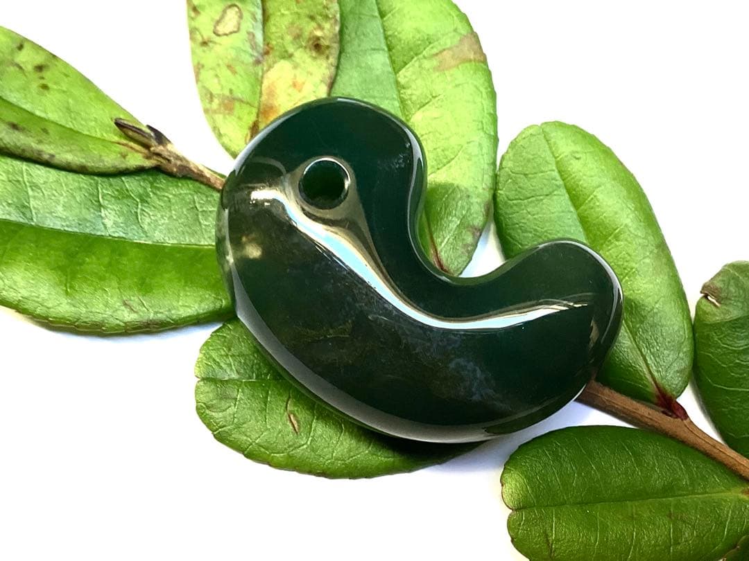 ✳入手無理の1点‼️青緑の碧玉勾玉　出雲石*再結晶線入り*赤線入り　コレクション‼️