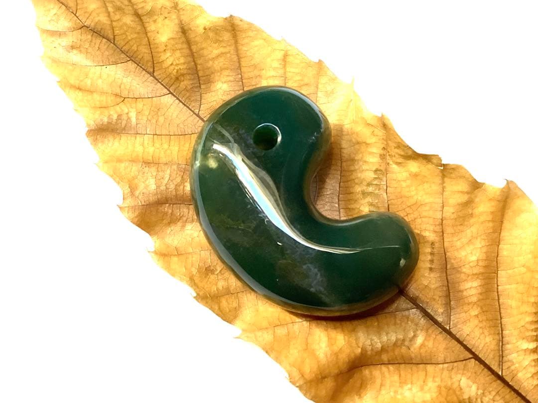 ✳入手無理の1点‼️青緑の碧玉勾玉　出雲石*再結晶線入り*赤線入り　コレクション‼️