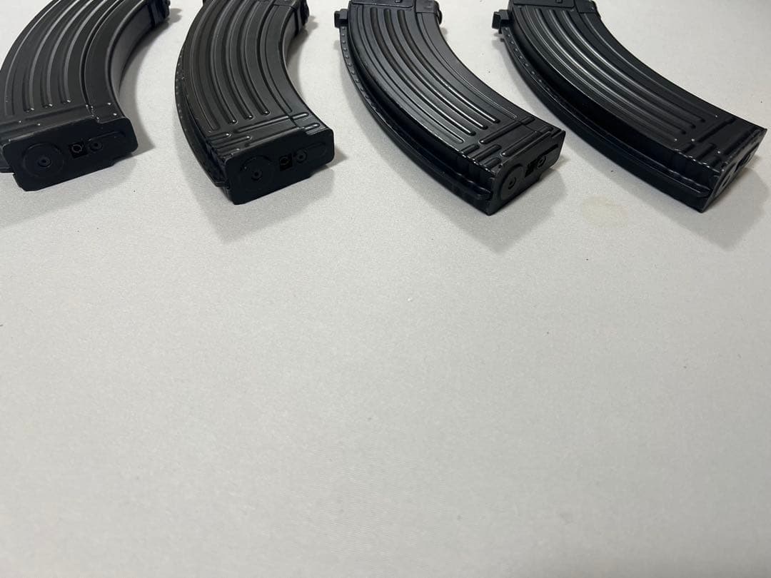 東京マルイ　AKMガスブロ　マガジン4つ