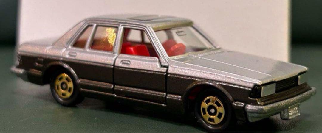 トミカ ニッサン ブルーバード1800ターボSSS-XG スーパーギフト