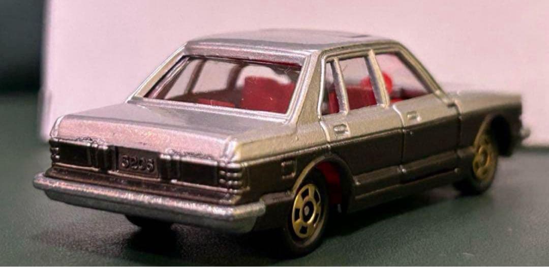 トミカ ニッサン ブルーバード1800ターボSSS-XG スーパーギフト