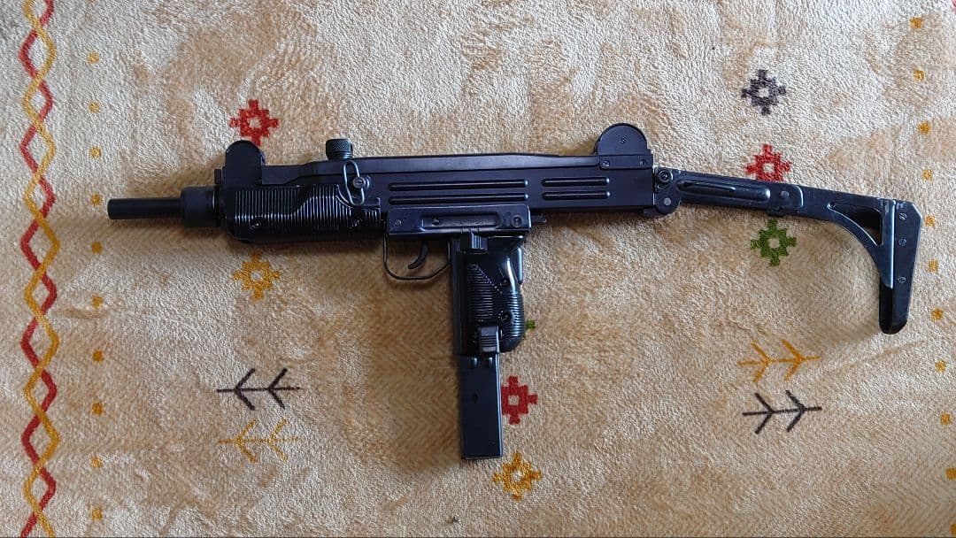 MARUSHIN UZI サブマシンガン