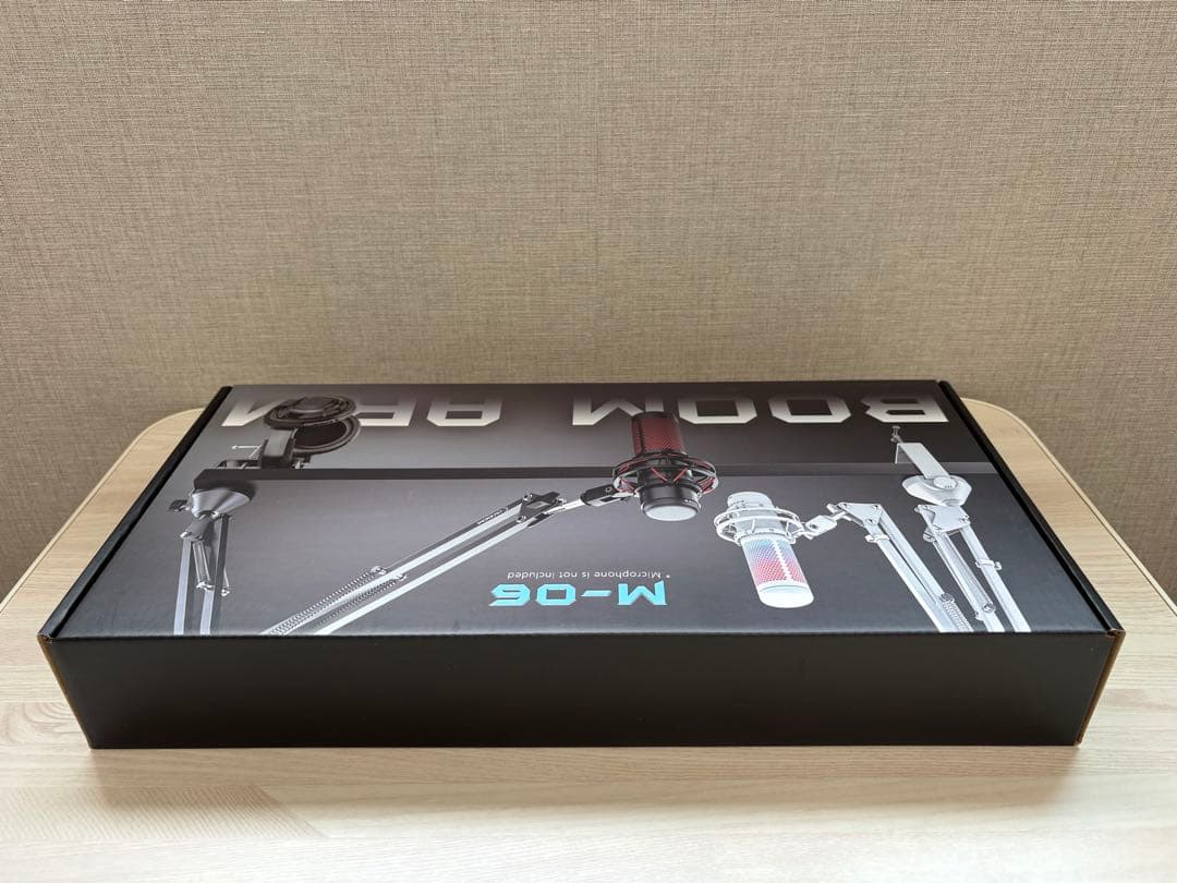 .*様 HyperX QuadCast S ホワイト (新品マイクアーム付き)