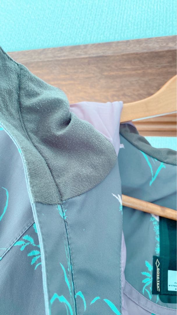 バートンゴアテックスアウター花柄