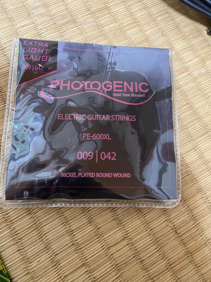 エレキギター アイボリー 3ピックアップ　その他道具全部セット。