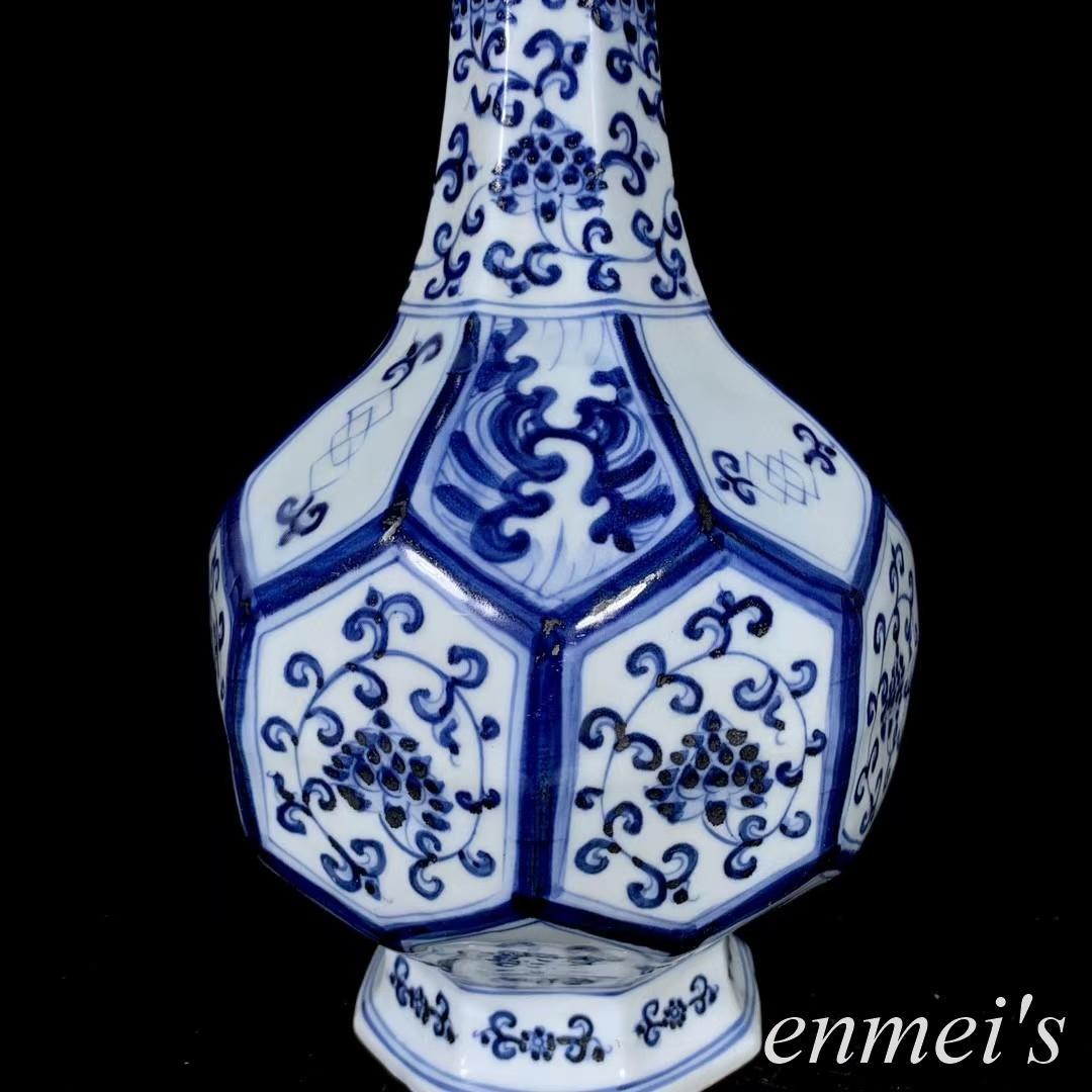 中国古美術・明宣德款青花缠枝花卉八方蒜头瓶・青花磁・純手描き・陶芸・花瓶・文房