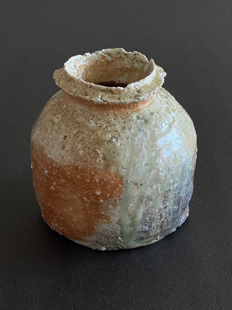 信楽焼　壺　うずくまる　井村侊生　　#3207