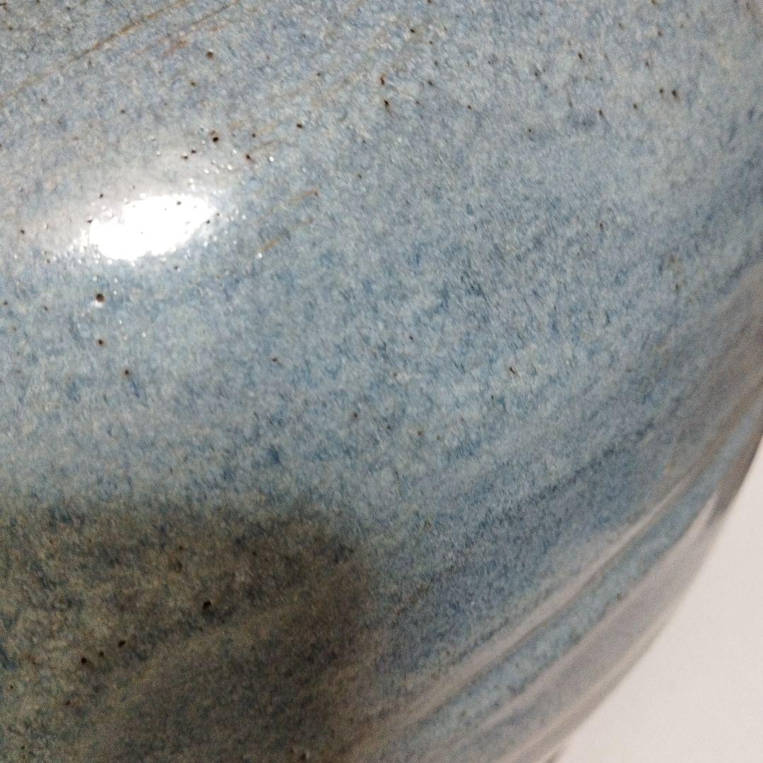 青色釉薬の陶器火鉢