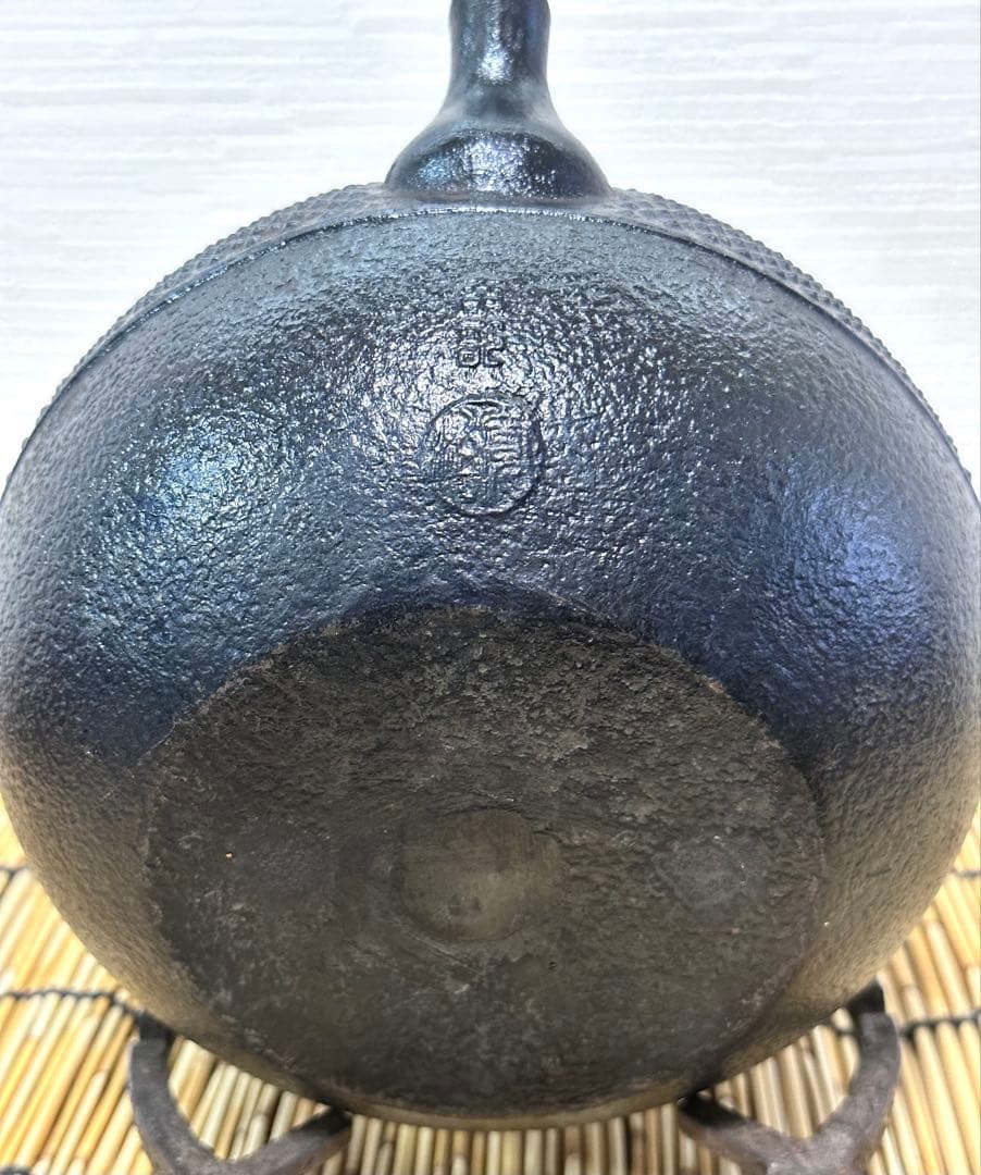 美品　南部伝統工芸士 及川寛治作真作保証１５型姥口アラレ　伊藤 みよこ様売約済み