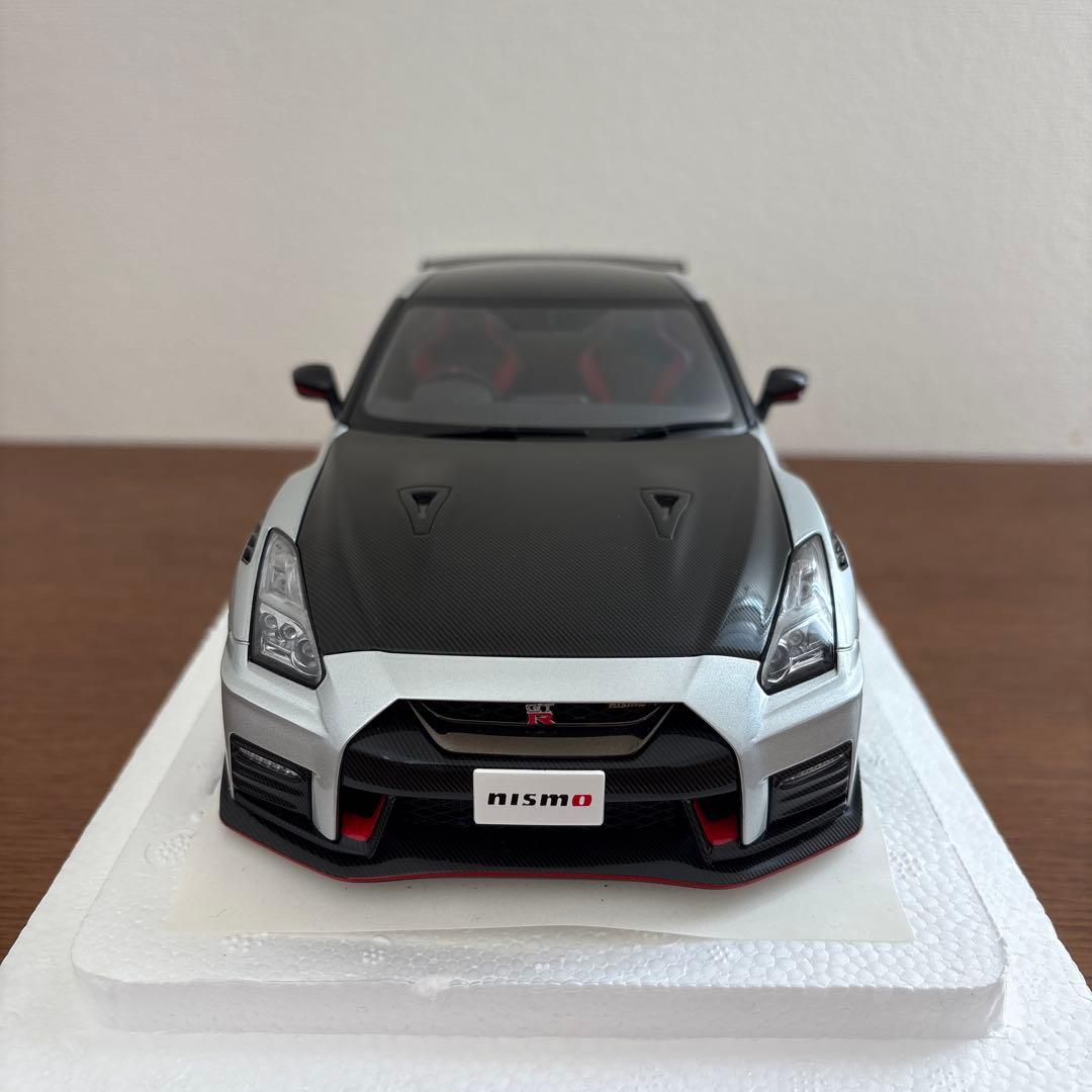 オートアート　日産 GT-R R35 ニスモ 1/18 ミニカー　シルバー