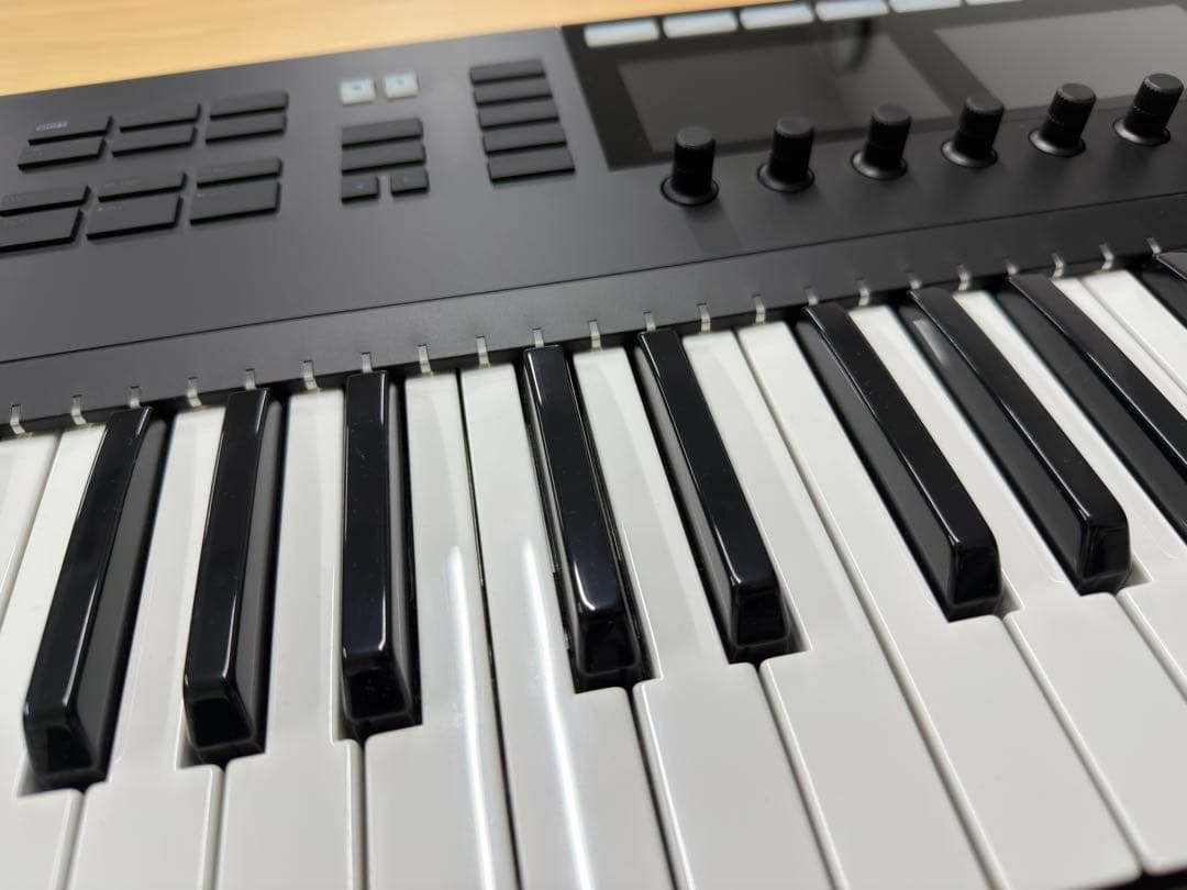 Komplete Kontrol S49 MK2 本体のみ