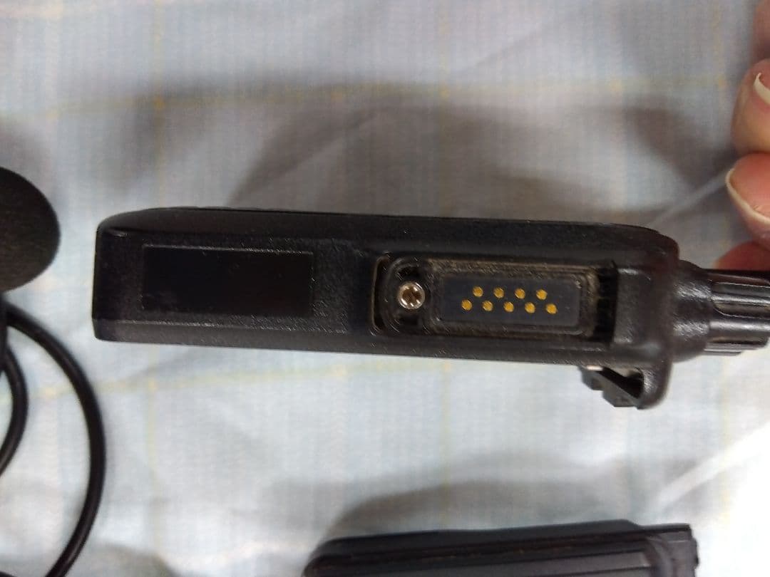 バッテリーは、付属しません。ICOM デジタルトランシーバーセット