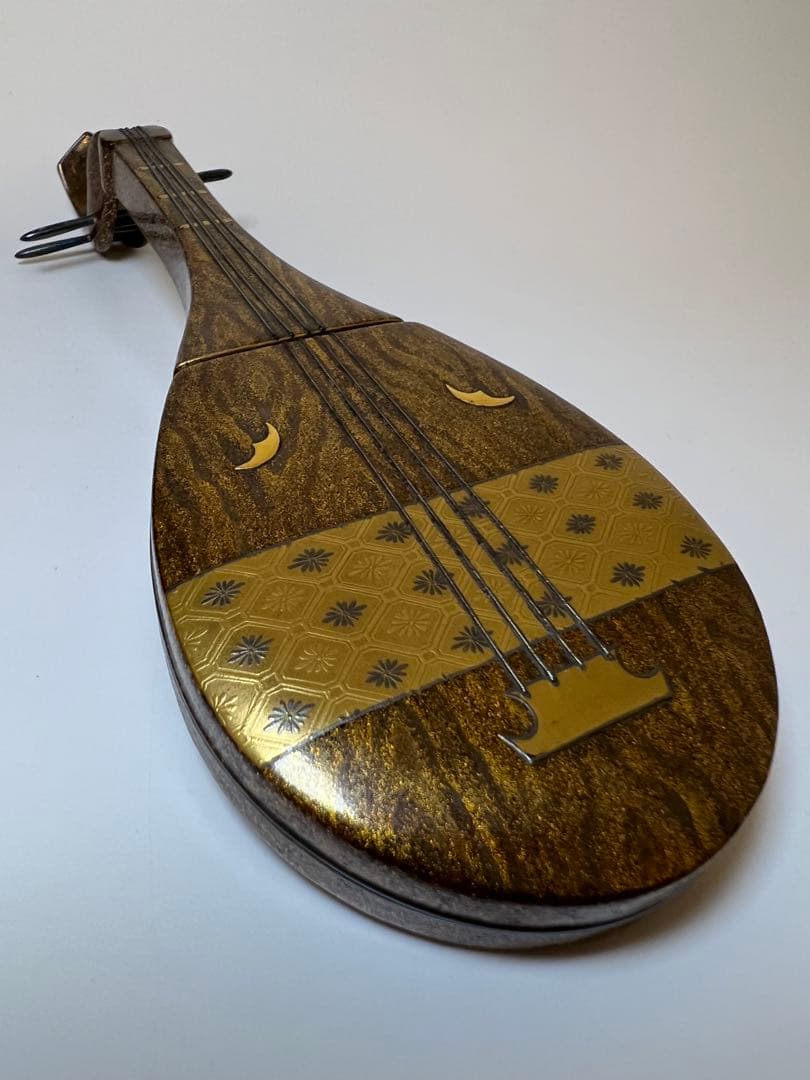 香道具 超絶技巧の時代漆芸　明治時代 本金蒔絵琵琶形香合 時代箱 香道具　金蒔絵