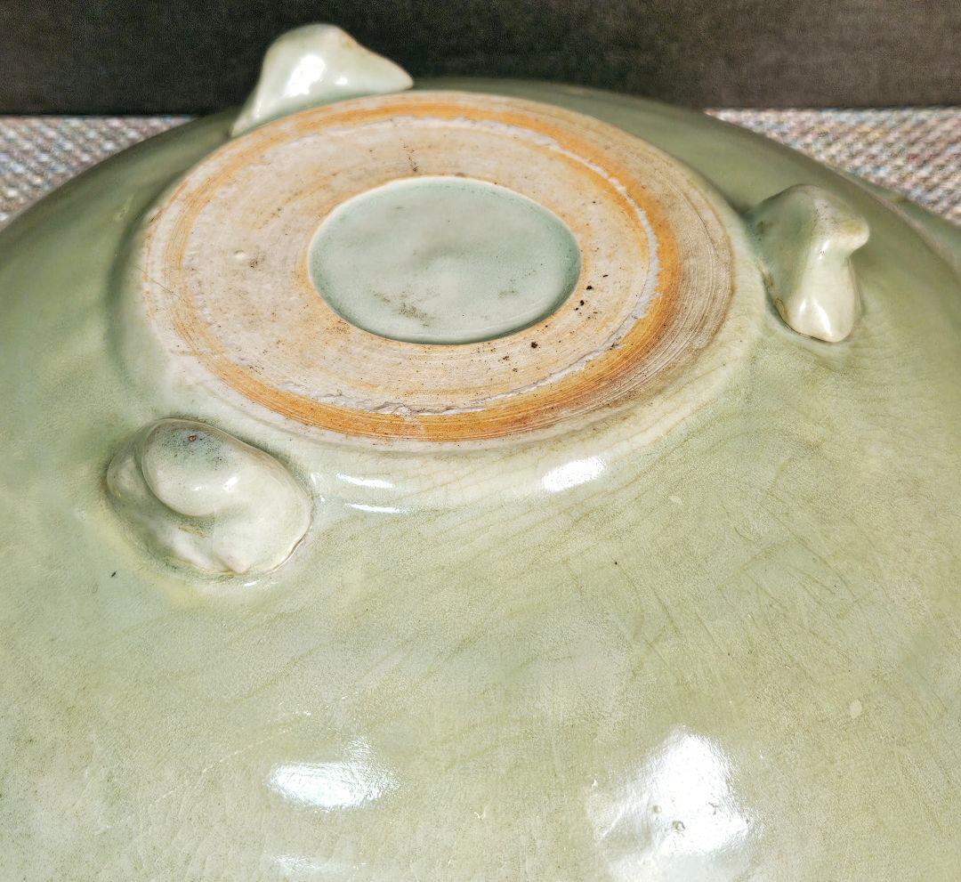 【本物保証❗】名品❗江戸時代初期　 初期伊万里青磁　鎬造　29.8cm三脚大兜鉢