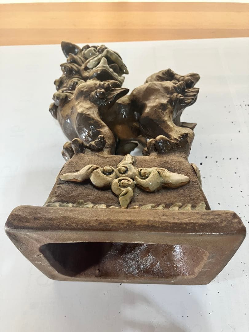 沖縄　琉球　壺屋焼　新里勇人作 台付シーサー ヤチムン　やちむん