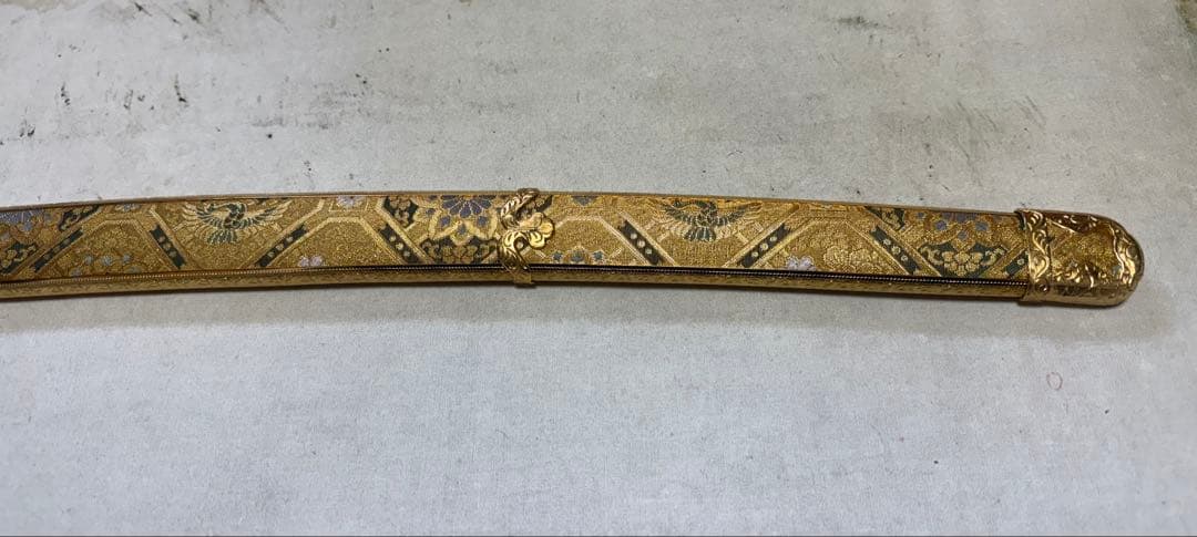 超稀少逸品 模造刀 飾太刀拵風 錦布包 鍍金の長覆輪（金覆輪）黄金造太刀 実物大