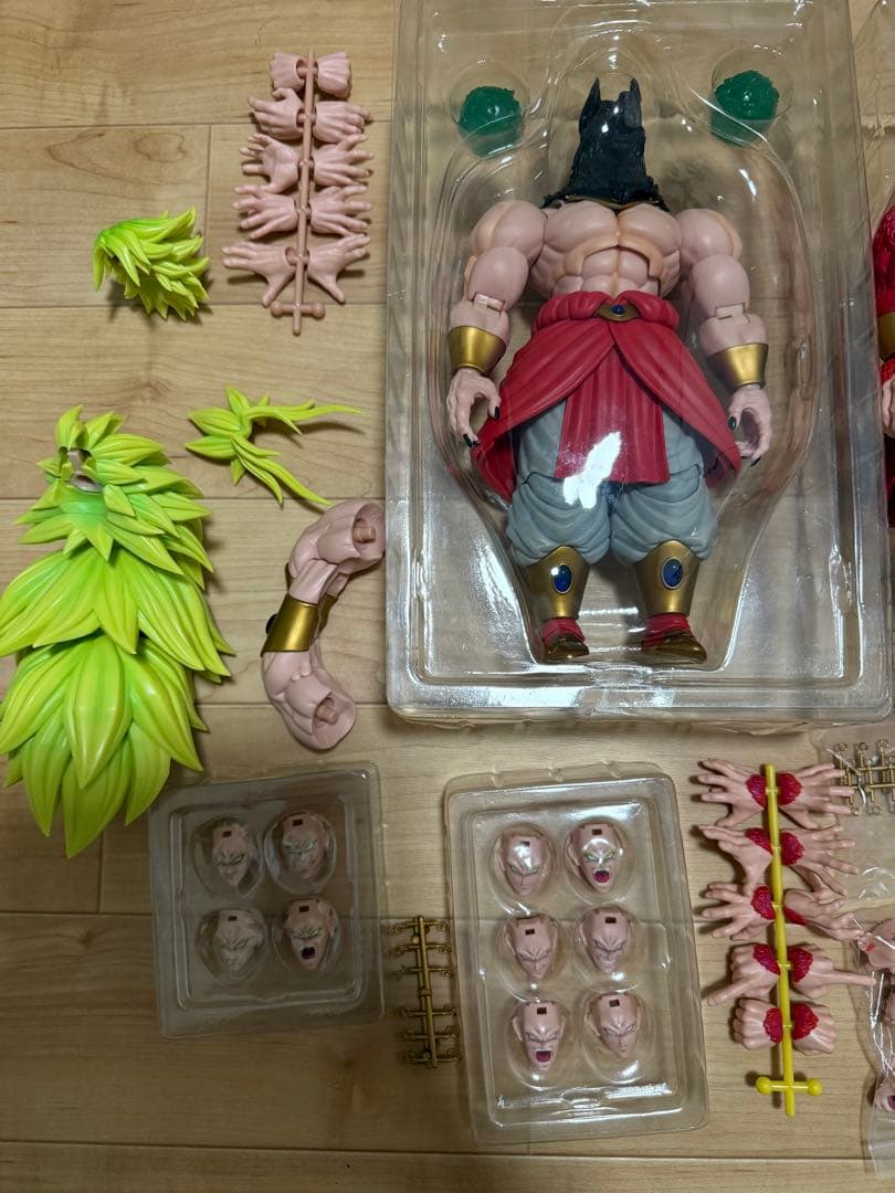 海外 ブロリー スーパーサイヤ人3 4ドラゴンボール S.Hフィギュアーツサイズ