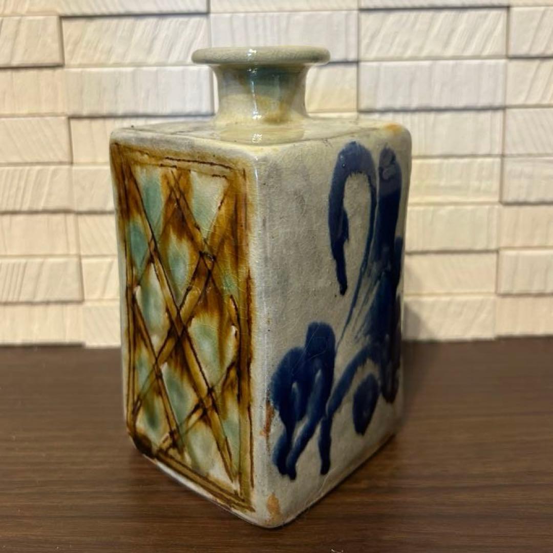 やちむん　照屋窯　角瓶（水滴型）