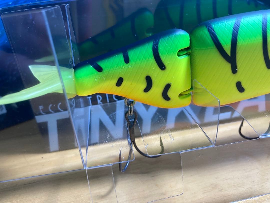 TiNYKLASH Lo 限定カラー　ビレッジタイガー　タイニークラッシュ