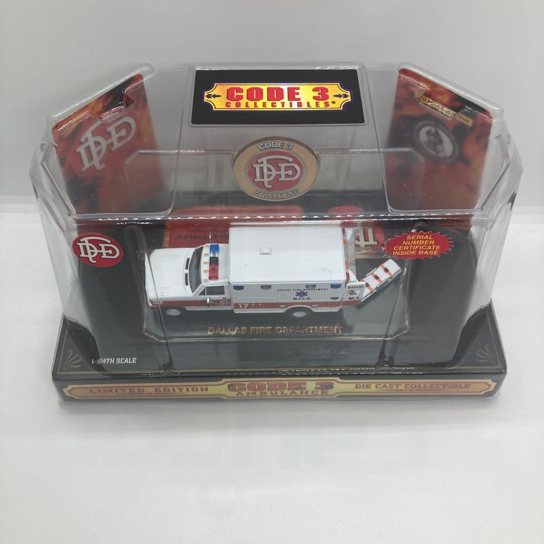 未使用 CODE3 AMBULANCE DIE CAST ミニカー