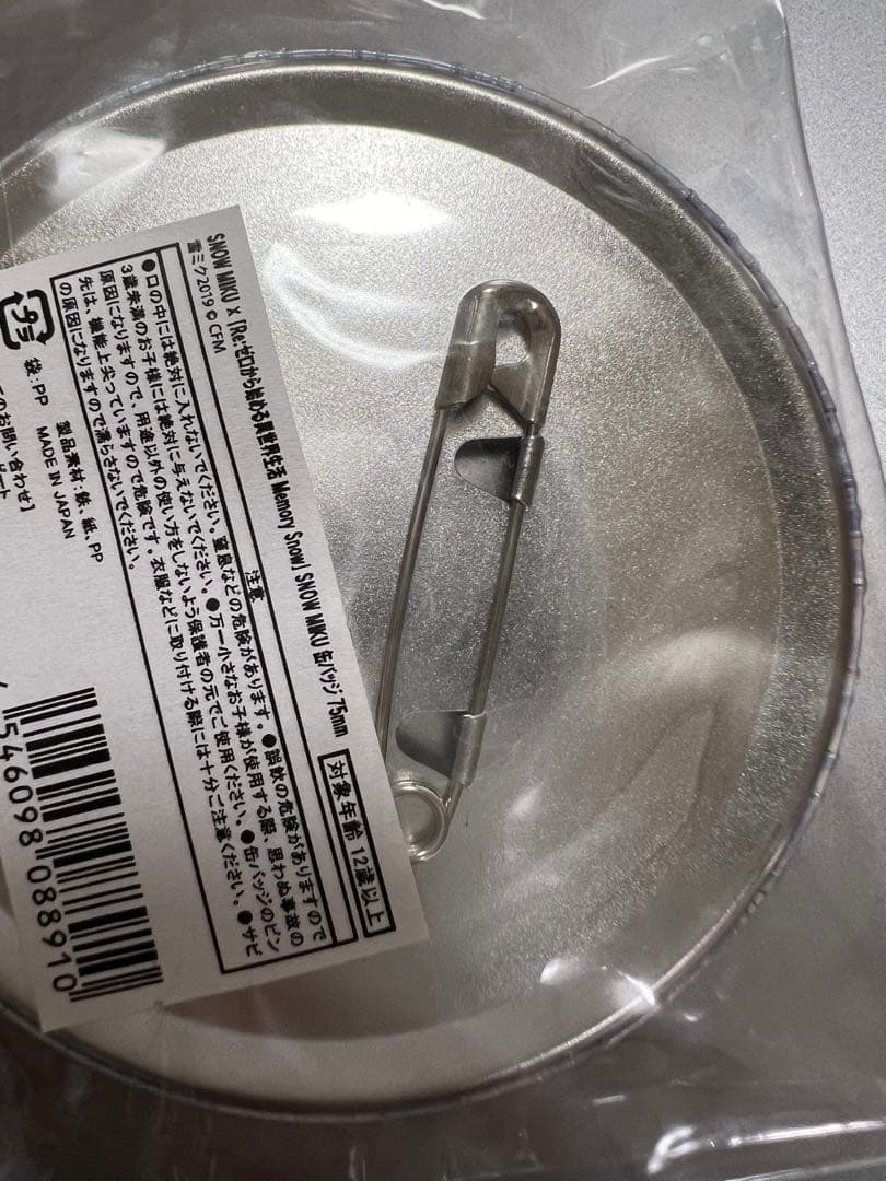 初音ミク 雪ミク miku リゼロ エミリア 缶バッジ 2個セット