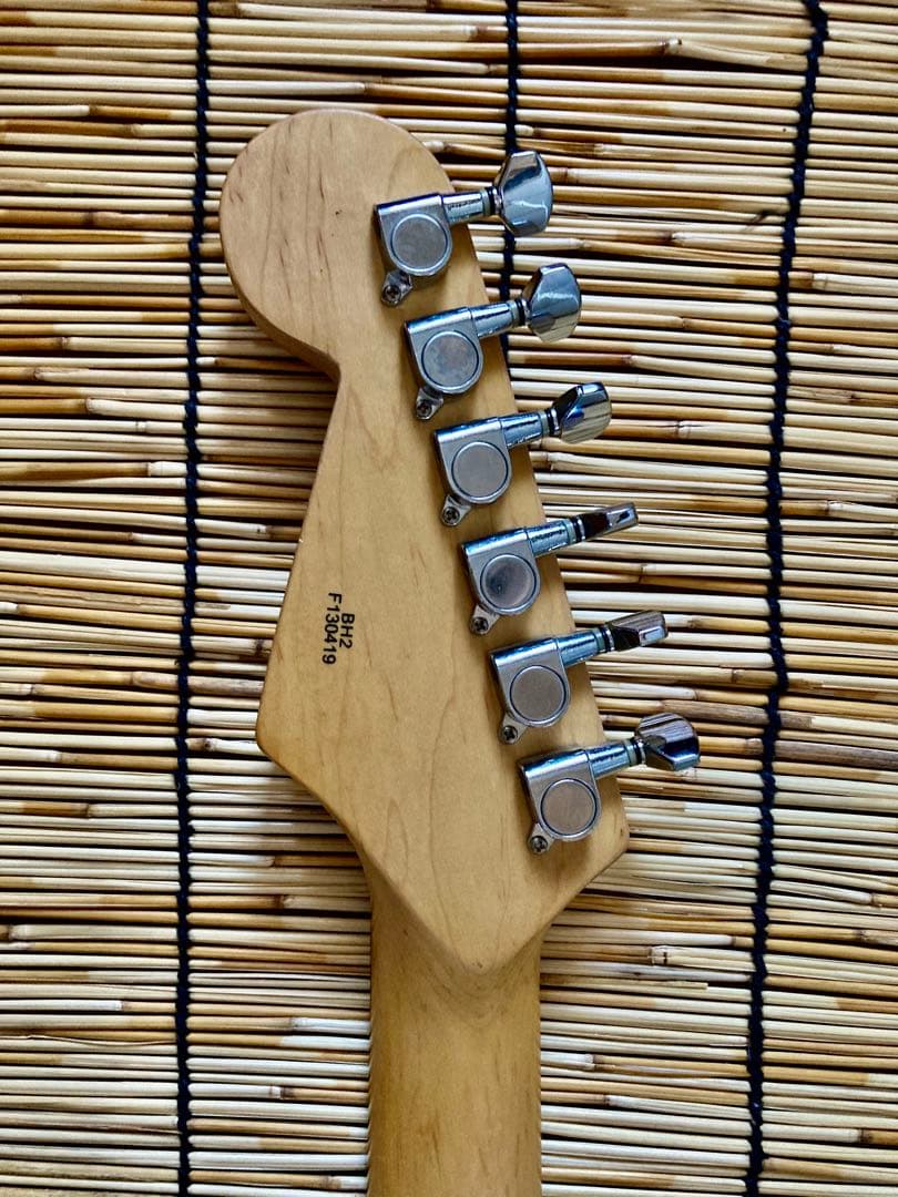 ☆美品　ローノイズで多機能搭載　BUSKERS SSH ST