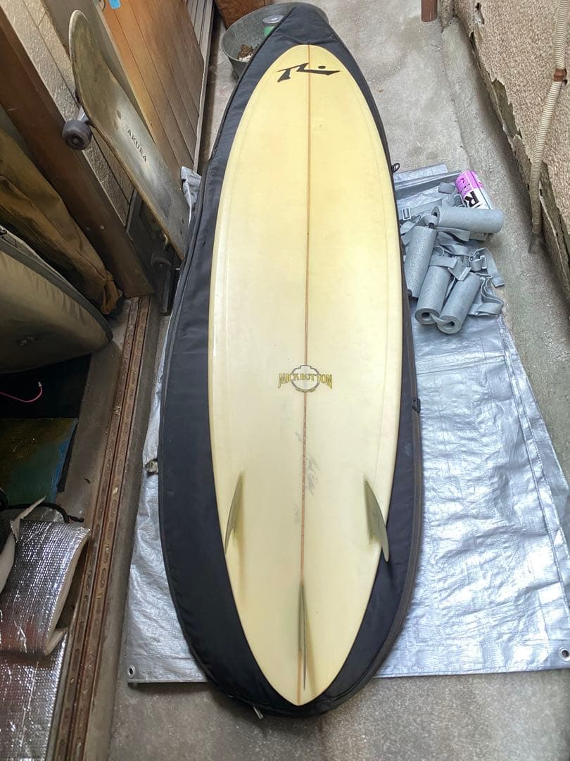 ラスティサーフボードサイズ6.8ぐらい厚み6センチ幅43ぐらいです
