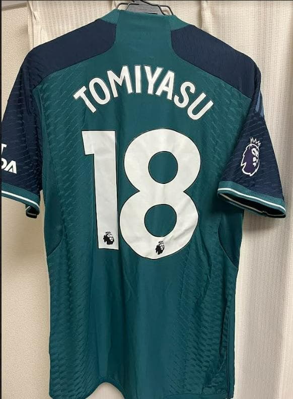 【送料無料】 アーセナル　冨安健洋　オーセンティック サード（M）2023-24