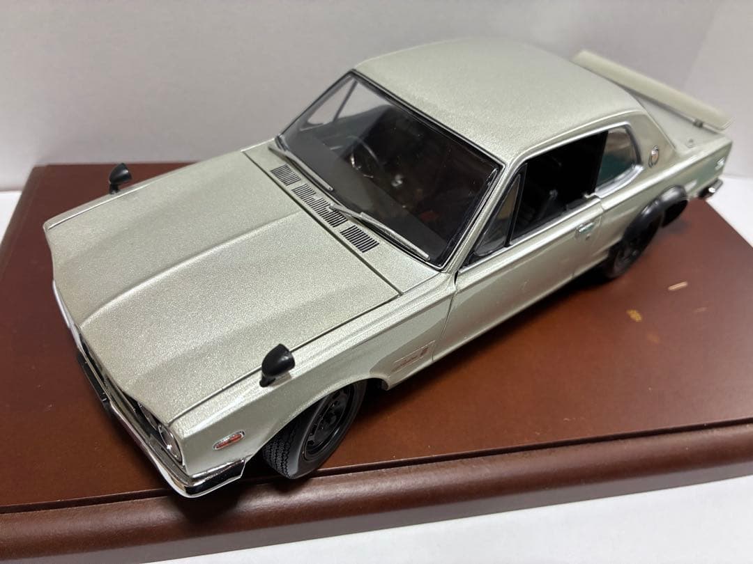 現状品　京商　1/18 スカイライン 2000GT-R KPGC10 ライト点灯