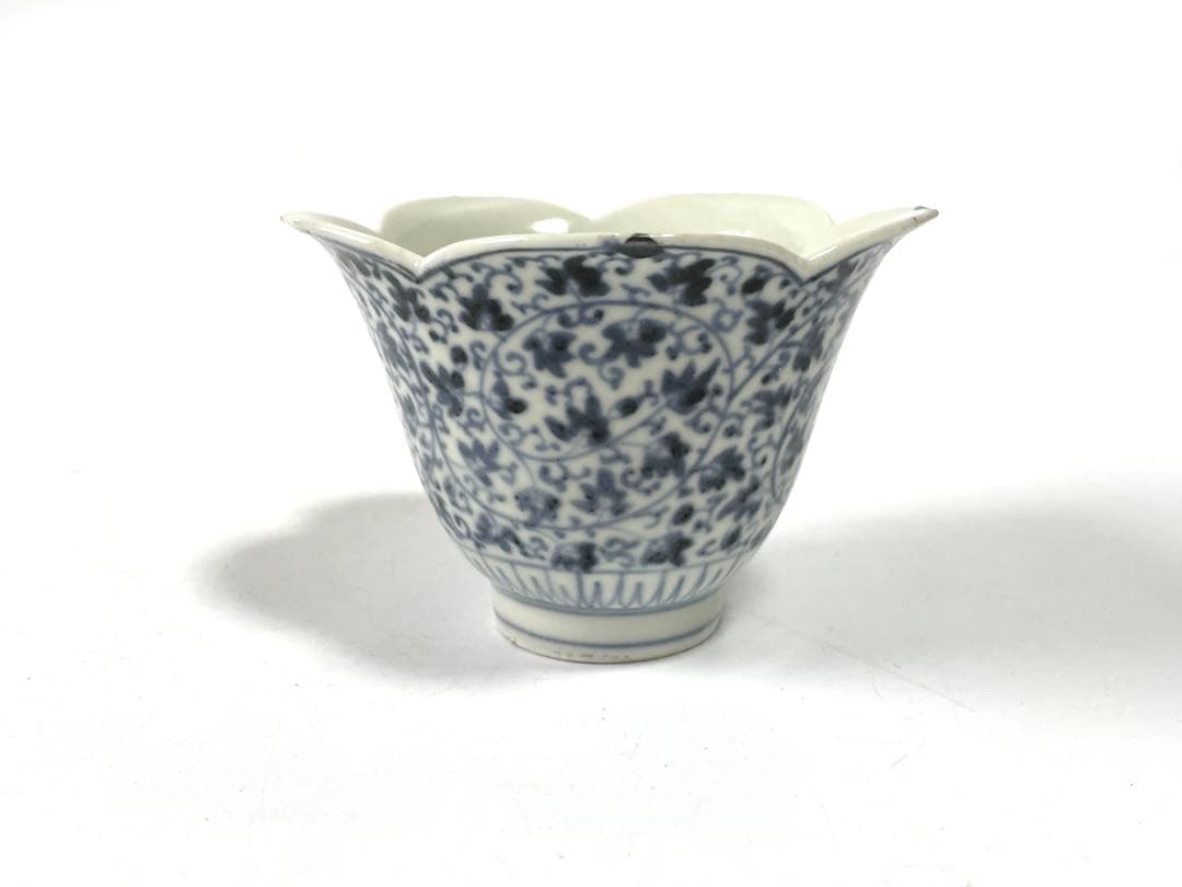 骨董　アンティーク　古伊万里　染付　微塵唐草文様　輪花縁　蕎麦猪口　向付