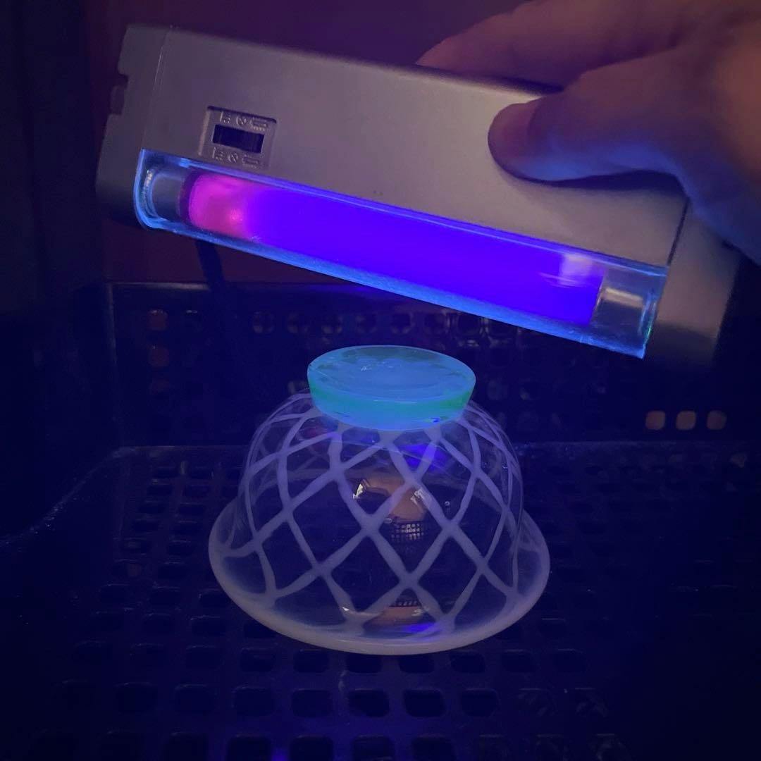 骨董　時代ガラス　超希少　白網目紋　水色台座　反り口　氷コップ　ウランガラス