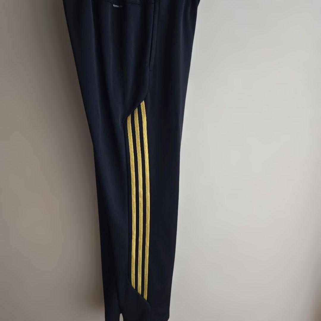 adidas ブラック/ゴールド ジャージ上下セット　Mサイズ