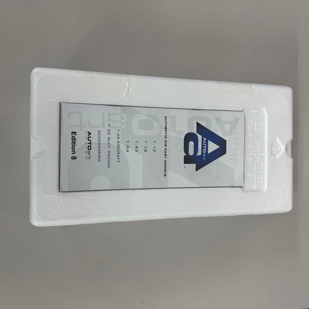 【新品】オートアート  M635 CSi Shadow-Line 1/18