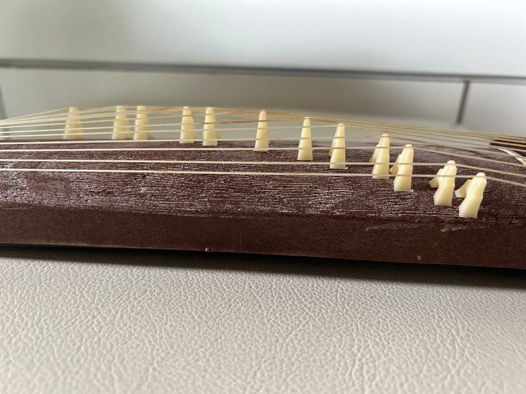 【未使用品】伝統的な13弦琴 ケース付き　ミニ琴　短琴