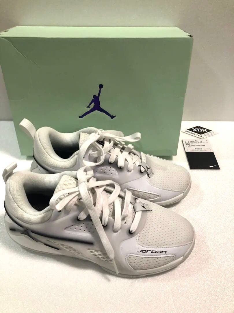 JORDAN バッシュ　24.5㎝　 白