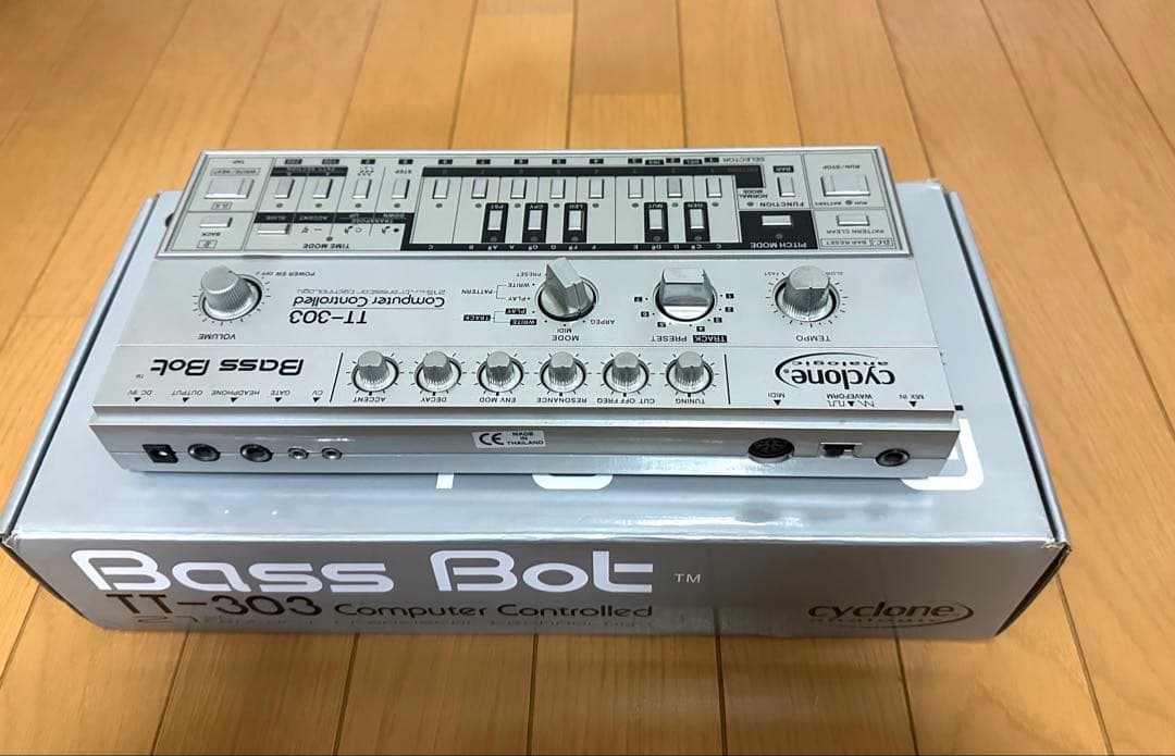 鍵盤楽器 Cyclone Bass-Bot TT-303 V1 TB-303
