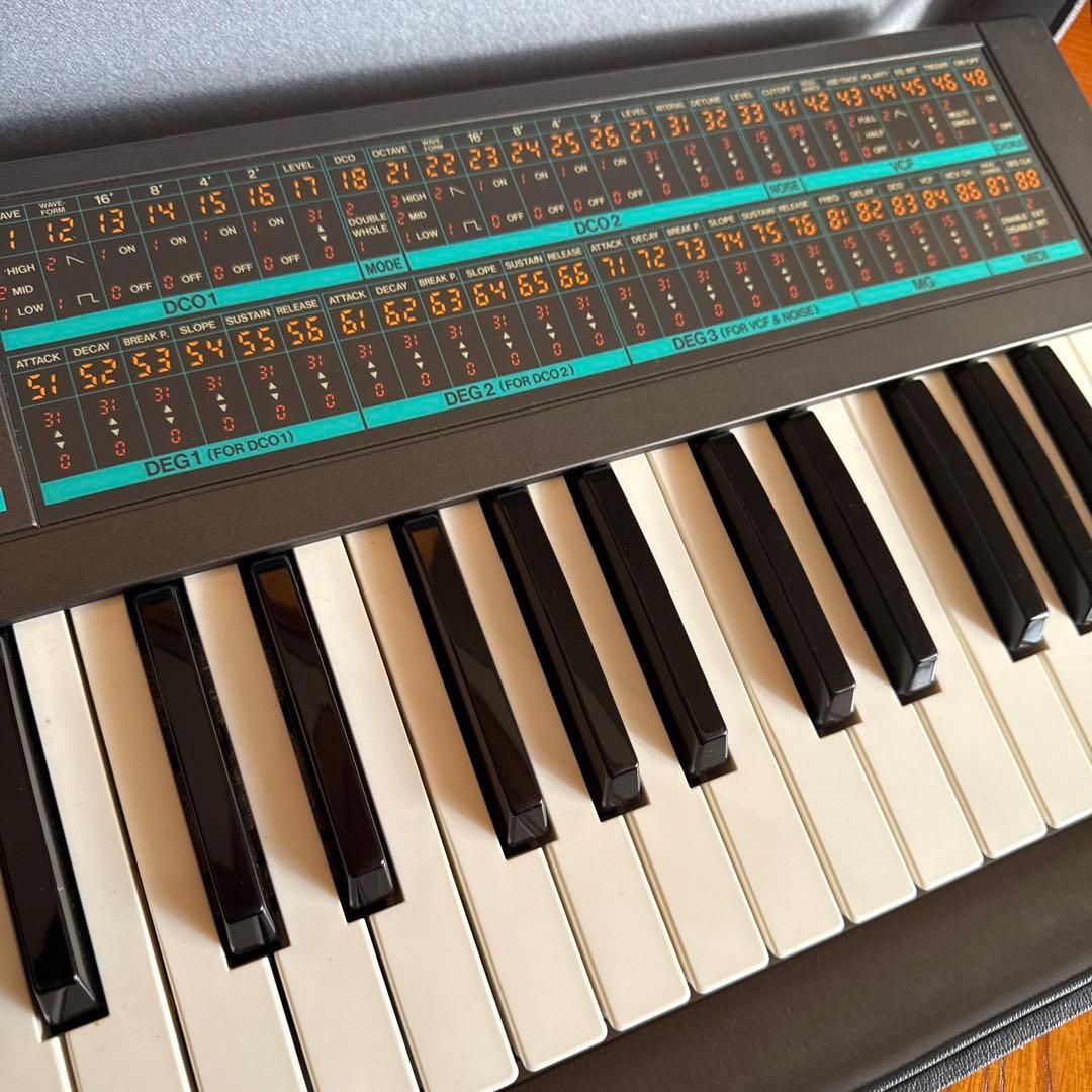 アナログシンセサイザー　コルグ　KORG POLY-800 レトロ