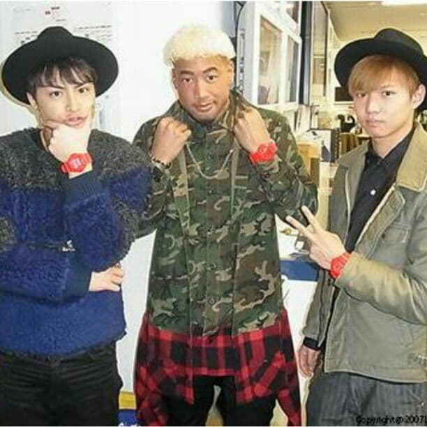 EXILEとGshockのコラボ赤