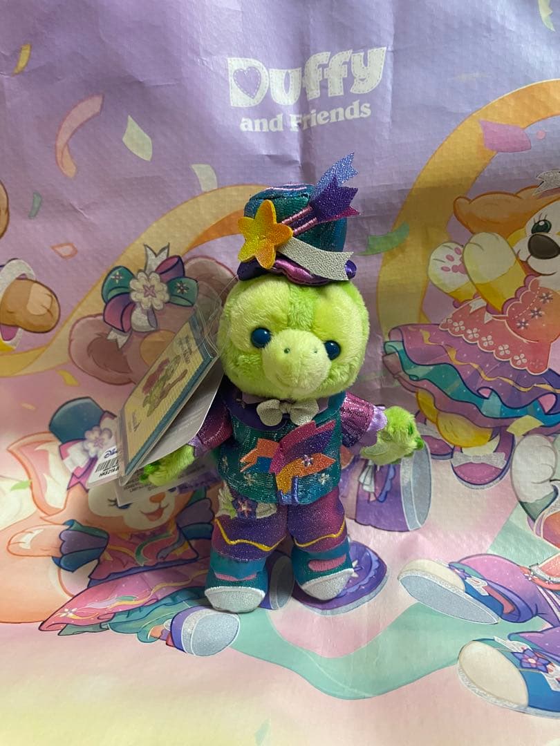 香港ディズニーランド20周年限定のコスチュームを着た限定のぬいぐるみ。