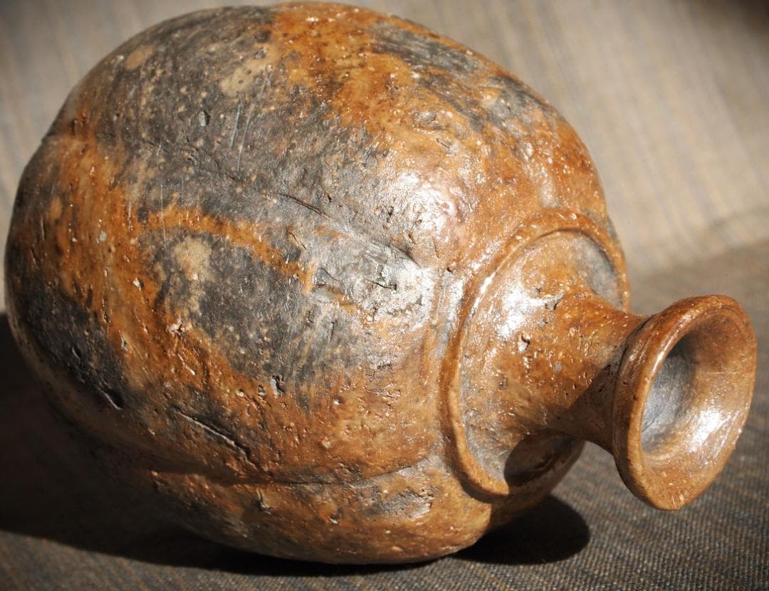 人気作家★横山直樹《師：川端文男》★備前自然練り込み（黒）徳利★共箱・布