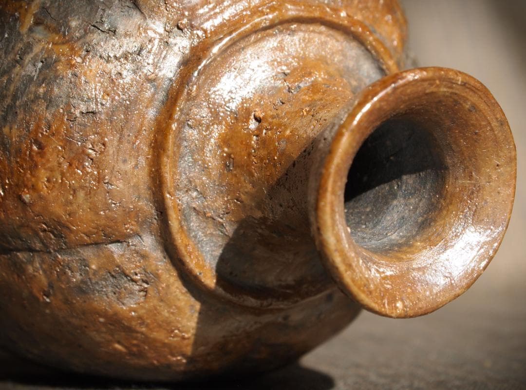 人気作家★横山直樹《師：川端文男》★備前自然練り込み（黒）徳利★共箱・布