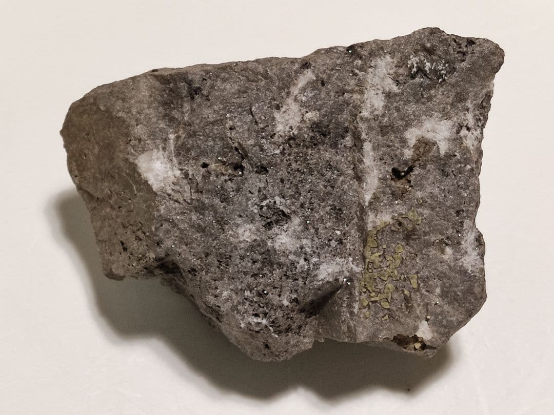 パワーストーン　天然石　原石　ハーキマーダイアモンド母岩付　499g　318