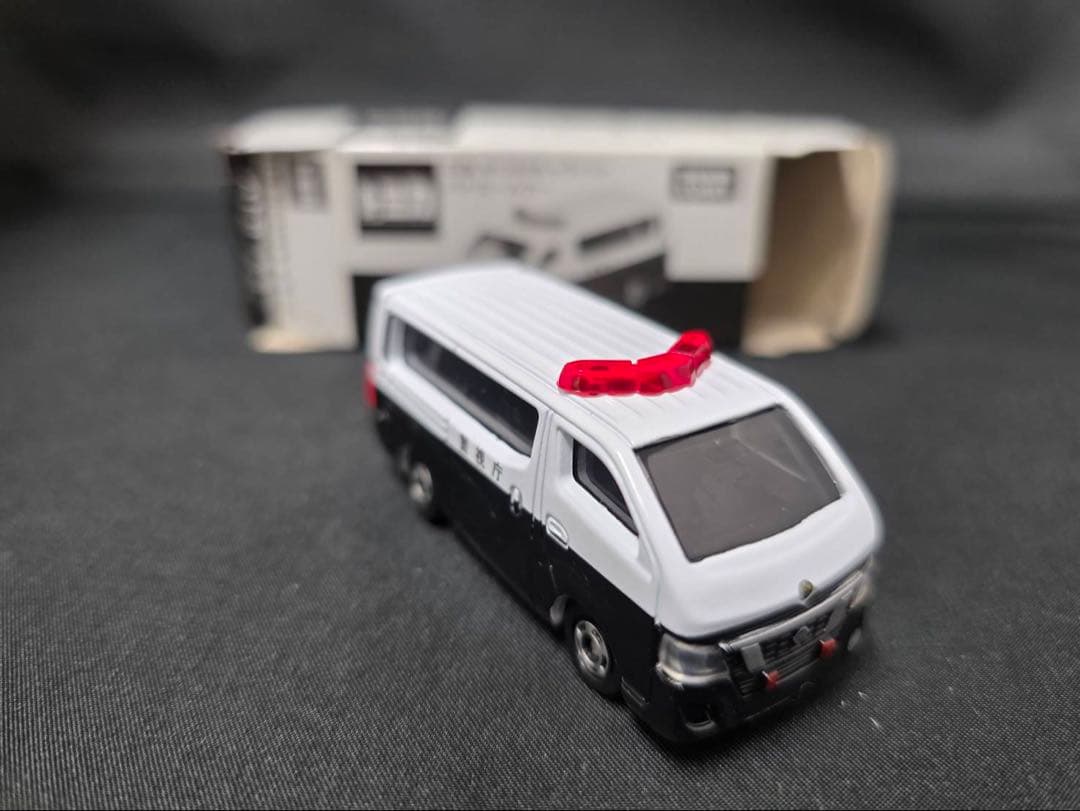 トミカ 日産NV350キャラバンパトロールカー 激レア 非売品