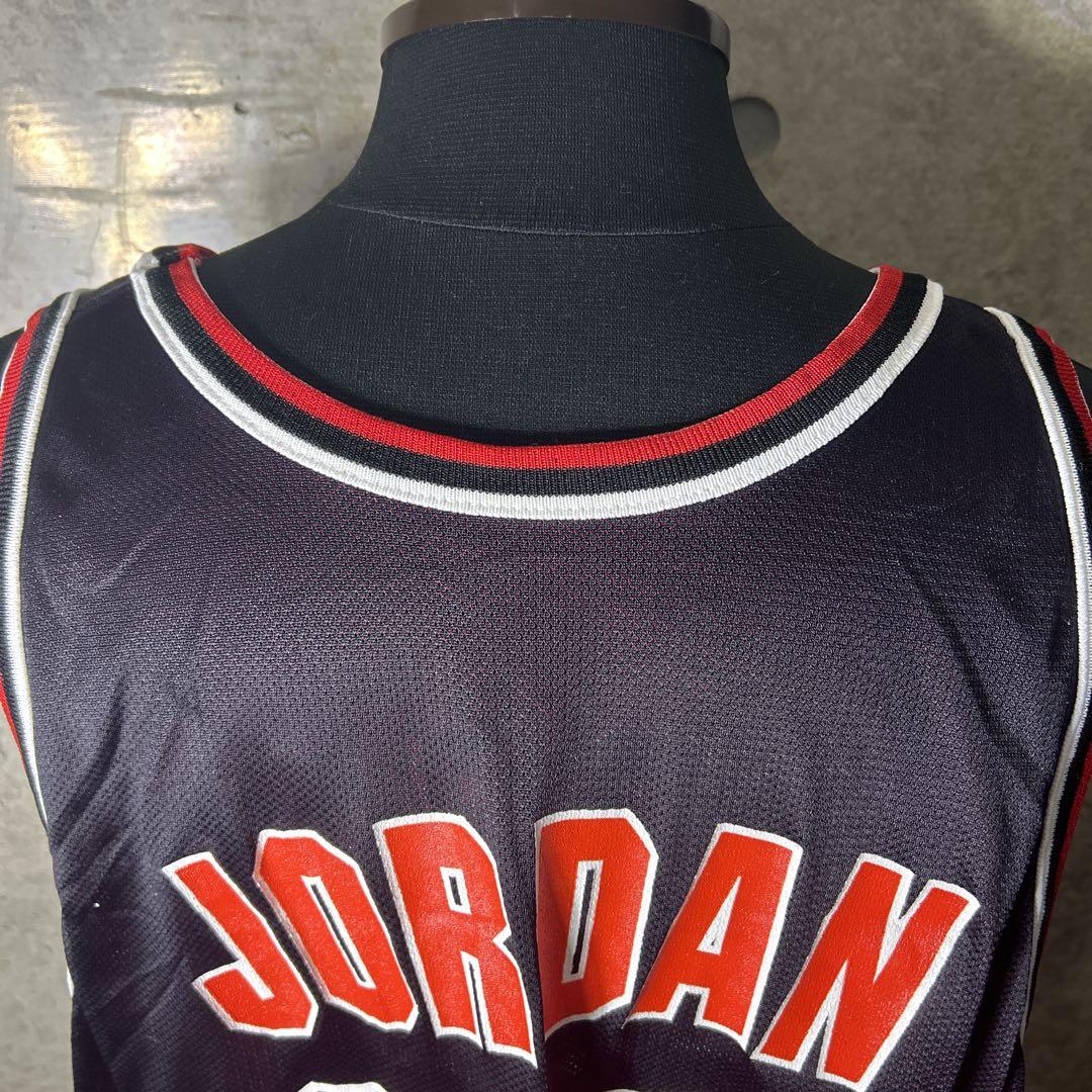 【希少】ジョーダン　バスケットユニフォーム　赤黒リバーシブル　23番　48