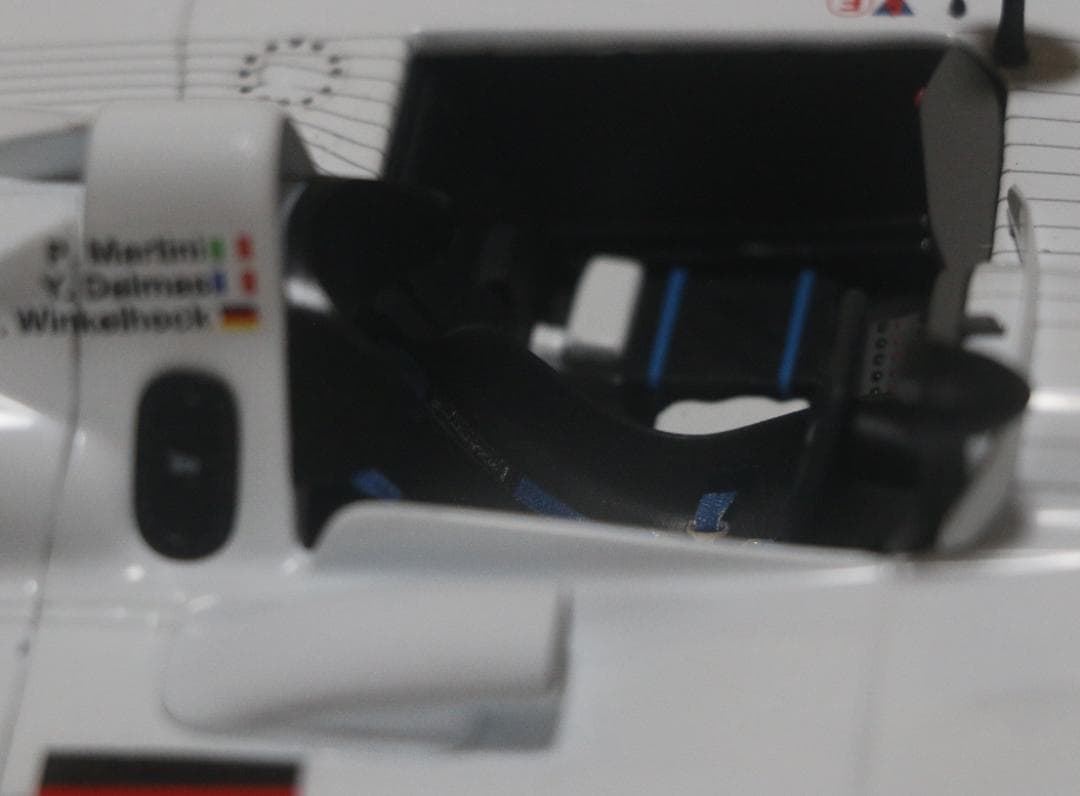 貴重 京商製　Ｖ１２ＬＭＲ　1／１８　１９９９ル・マン２４Ｈ優勝車　中古品