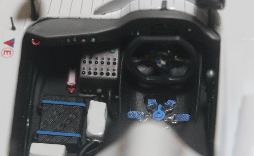 貴重 京商製　Ｖ１２ＬＭＲ　1／１８　１９９９ル・マン２４Ｈ優勝車　中古品