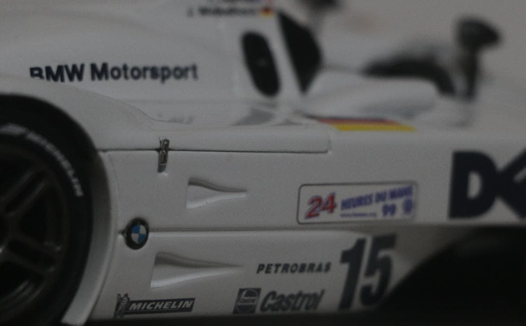 貴重 京商製　Ｖ１２ＬＭＲ　1／１８　１９９９ル・マン２４Ｈ優勝車　中古品