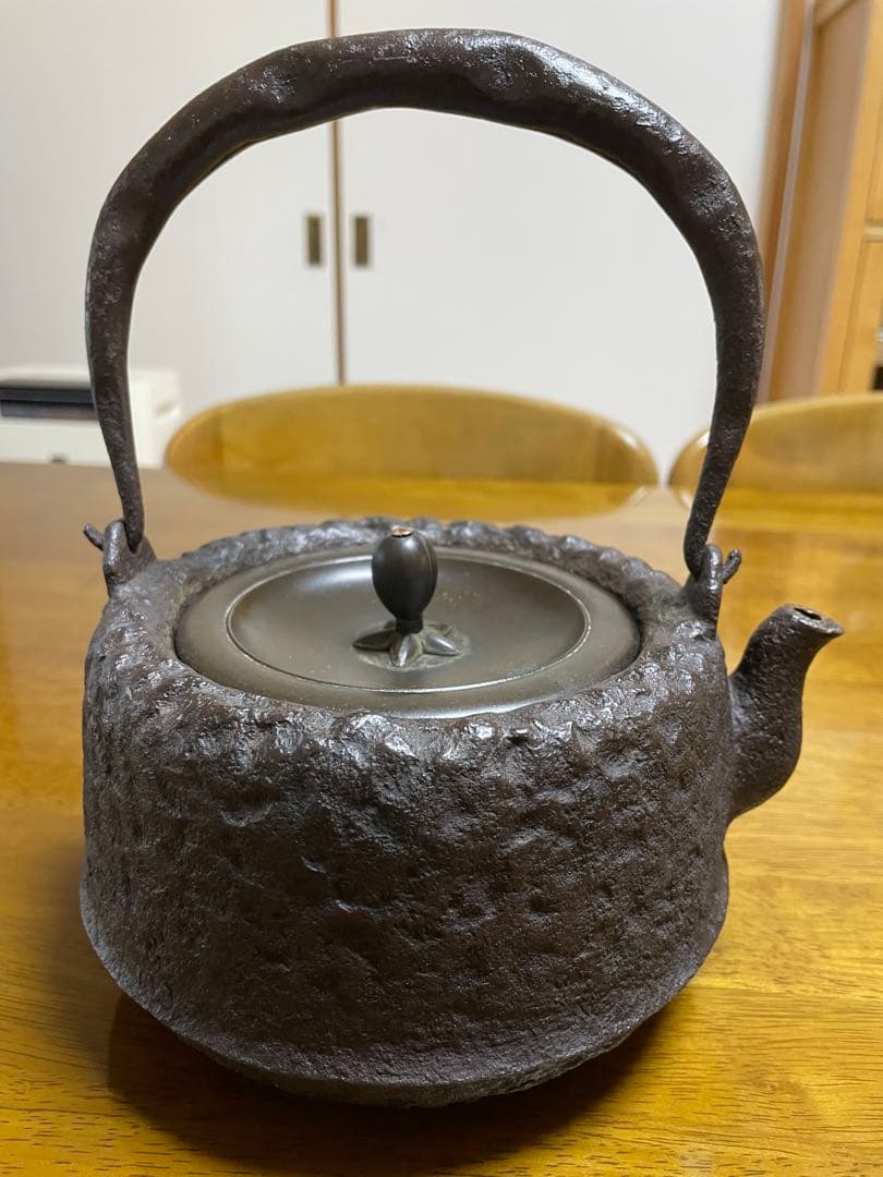 龍文堂　鉄瓶　岩肌道安形　胴横銘　1.5リットル