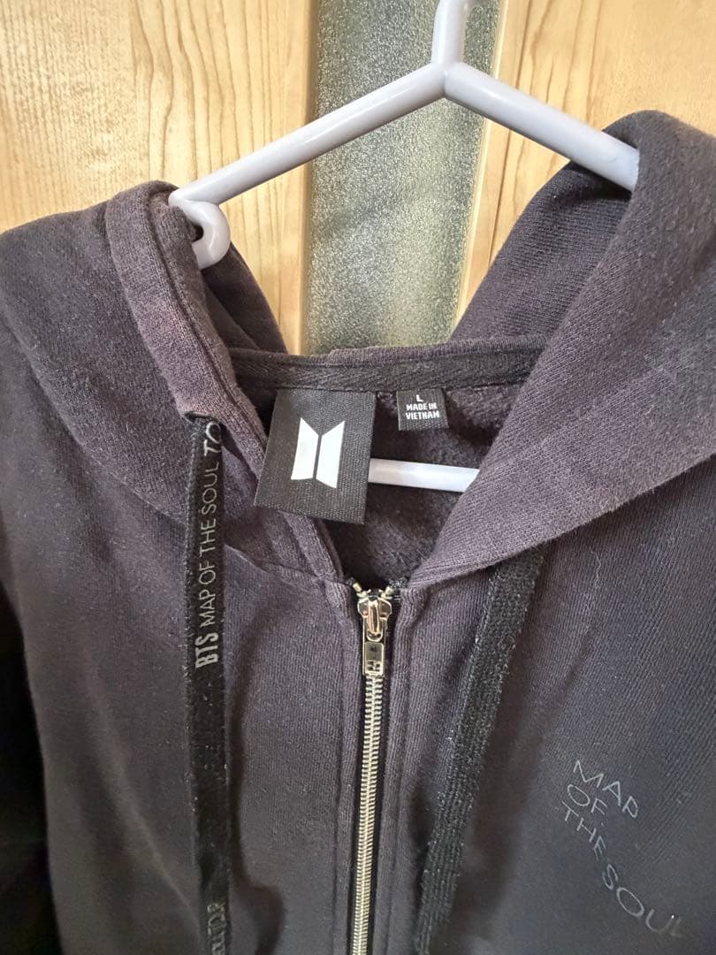 BTS LOVE YOURSELFとBTS MOS TOURのパーカー2枚セット