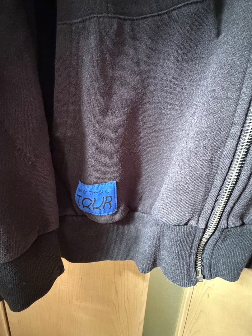 BTS LOVE YOURSELFとBTS MOS TOURのパーカー2枚セット